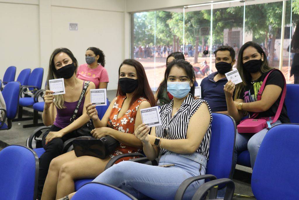 Vinte e uma cidades do Piauí já estão vacinando adolescentes de 12 a 17 anos contra covid